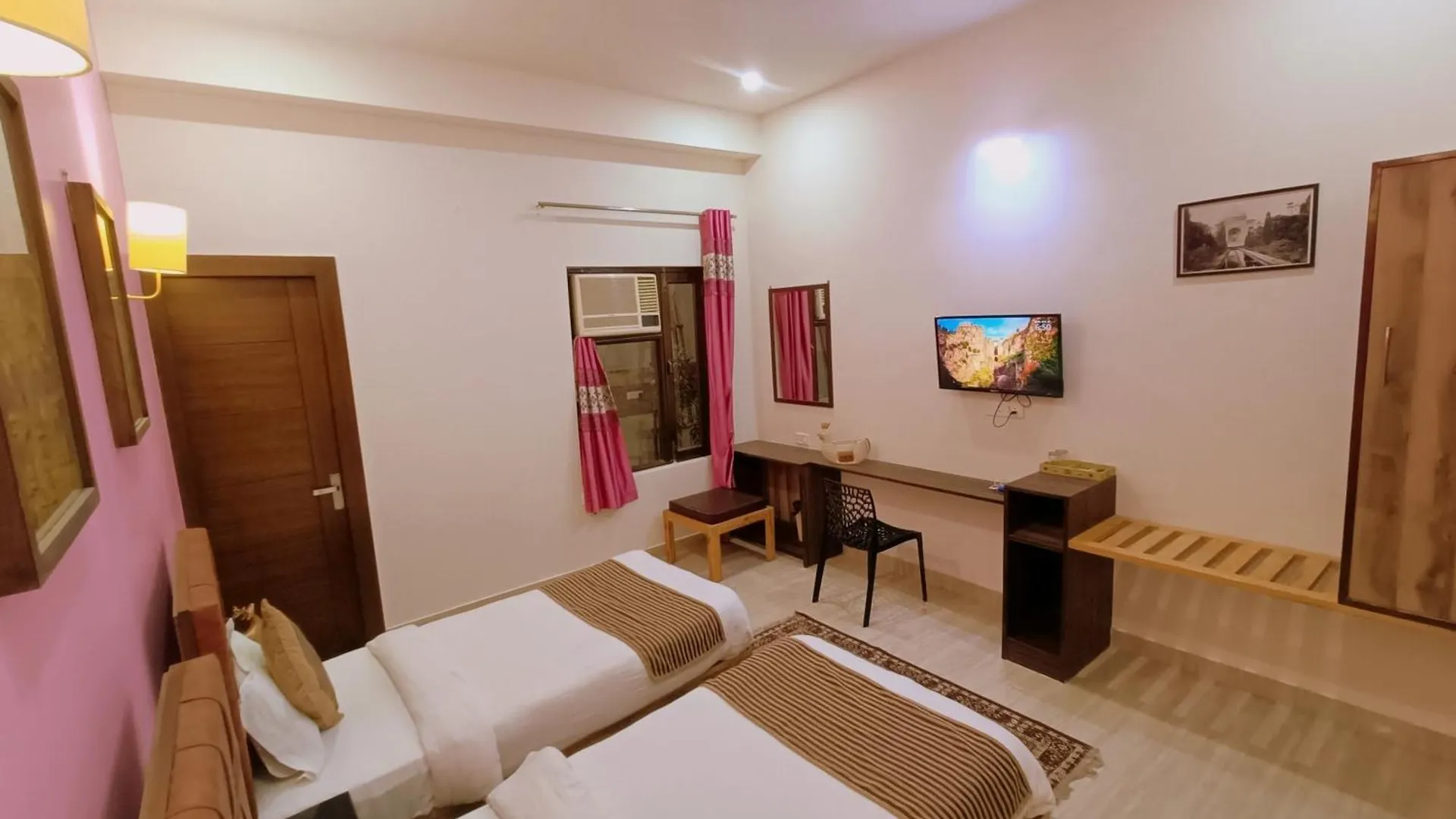 The Hideout Agra Homestay Near Taj
